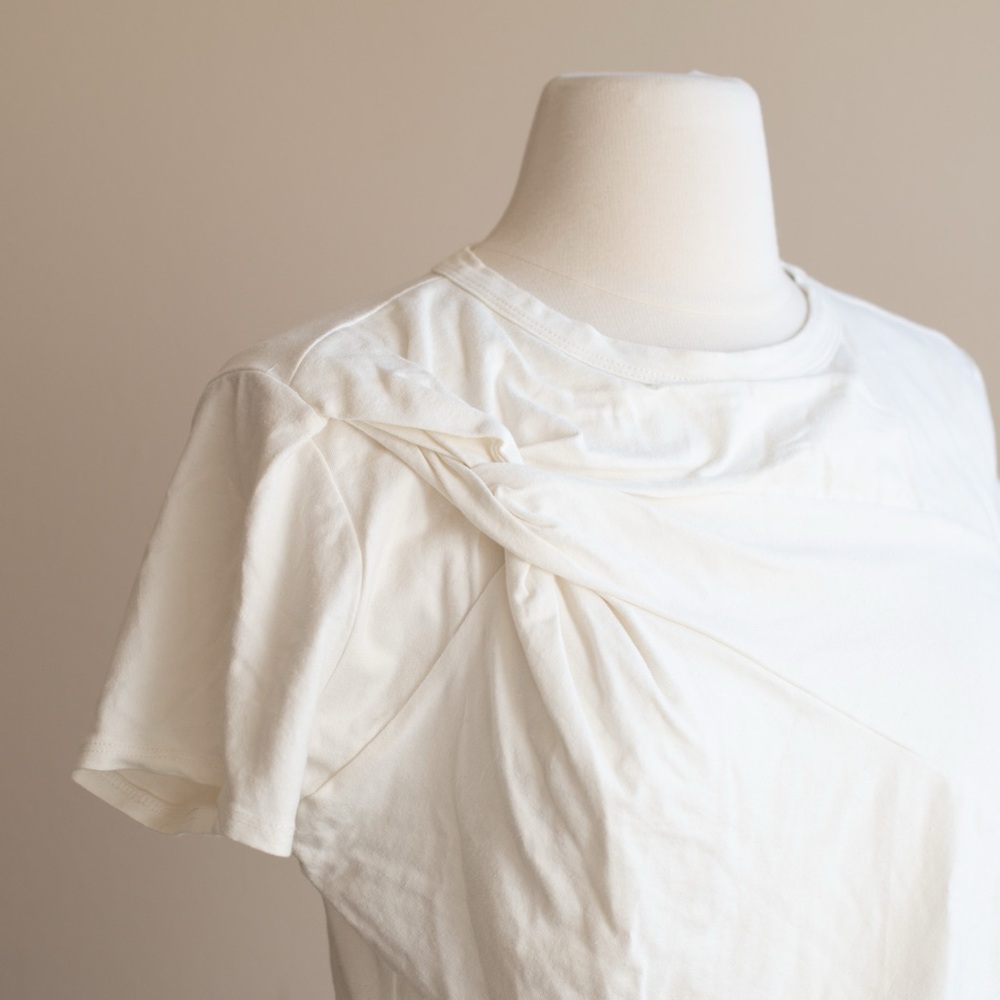 Chic White Short Sleeve Women's Cropped T-Shirt - Picture 3 of 9